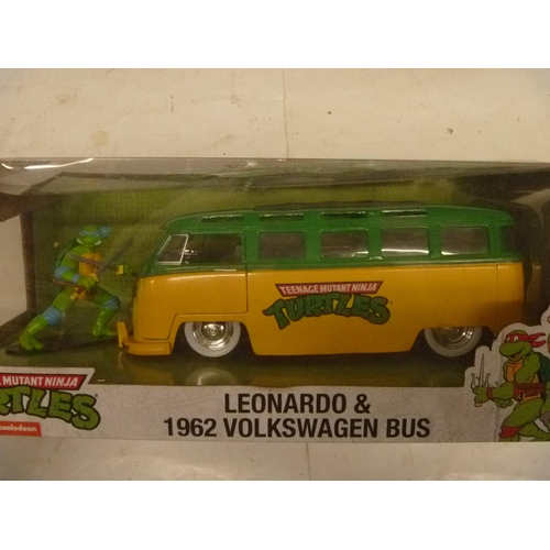 153 - TEENAGE MUTANT NINJA TURTLES VW BUS BY NICKLEODEON. MINOR DAMAGE TO BOX.