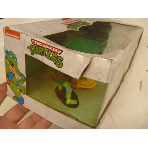 153 - TEENAGE MUTANT NINJA TURTLES VW BUS BY NICKLEODEON. MINOR DAMAGE TO BOX.