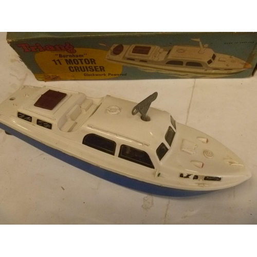 157 - TRIANG BURNHAM CLOCKWORK MOTOR CRUISER BOAT,, CORRECT KEY, BOX HAS 1 END AND 1 INNER FLAP MISSING