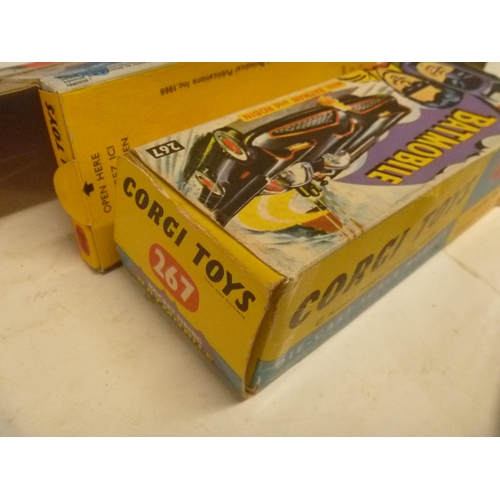 90 - CORGI TOYS BOXED BATMANS BATMOBILE, DIECAST GOOD, DAMAGED SCREEN, ORIGINAL OUTER BOX LACKING OUTER F... 