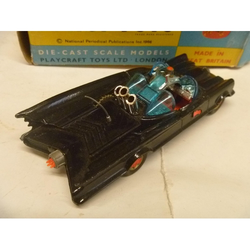 90 - CORGI TOYS BOXED BATMANS BATMOBILE, DIECAST GOOD, DAMAGED SCREEN, ORIGINAL OUTER BOX LACKING OUTER F... 