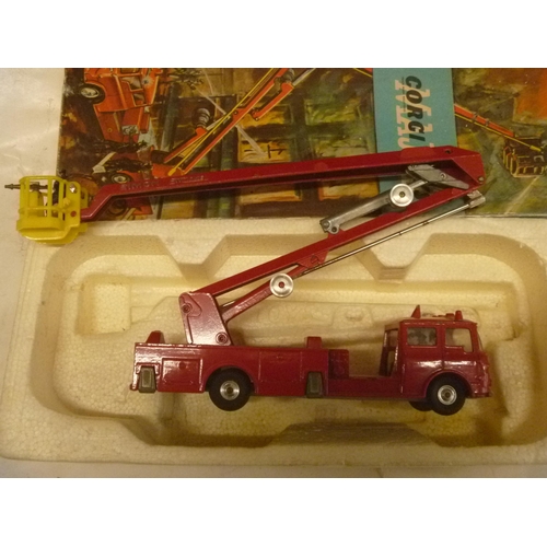 95 - CORGI TOYS BOXED MAJOR SIMON SNORKEL FIRE ENGINE