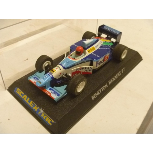 251 - SCALEXTRIC SLOT CAR - BENNETTON RENAULT F1 (SLOT CARS HAVE BEEN REMOVED FROM THEIR BOXES AT SOME POI... 