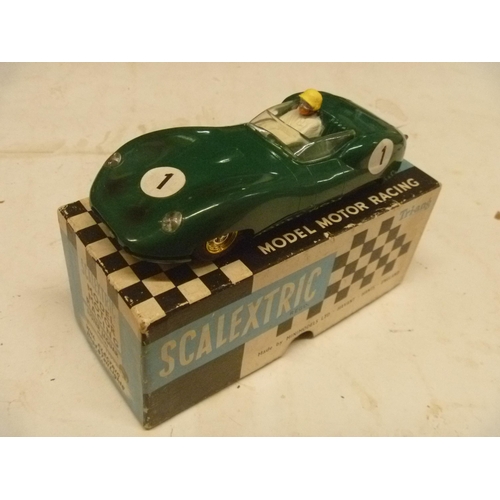 252 - SCALEXTRIC SLOT CAR - VINTAGE LISTER JAGUAR IN GREEN WITH RECENT SERVICE AND BOX WITH INSERT (SLOT C... 