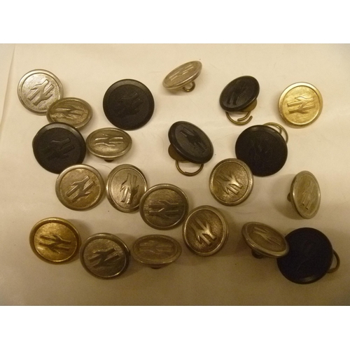 22 - SELECTION OF BRITISH RAIL / RAILWAY UNIFORM RELATED BUTTONS
