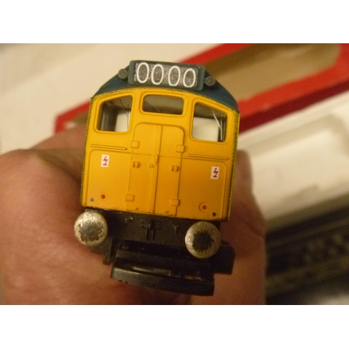 100 - TRIANG HORNBY RAILWAYS HO / OO GAUGE BR CLASS 25 DIESEL ELECTRIC LOCOMOTIVE UNTESTED BOXED