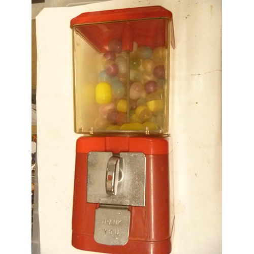 BRABO VINTAGE SHOP SWEET TOY CAPSULE VENDING MACHINE COMPLETE WITH KEY AND SOME CAPSULES REMAINING INSIDE