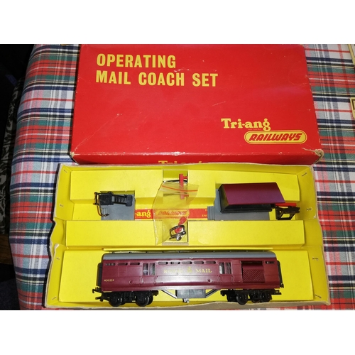TRIANG RAILWAYS MAIL OPERATING COACH SET