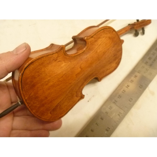 101 - EXQUISITE HAND-MADE MINIATURE WOODEN MUSICAL INSTRUMENT CELLO OF SUPERB QUALITY, MADE IN THE 1960's