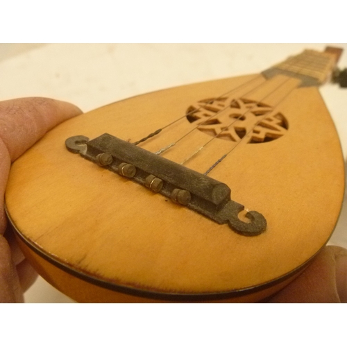 103 - EXQUISITE HAND-MADE MINIATURE WOODEN MUSICAL INSTRUMENT MANDOLIN OF SUPERB QUALITY, MADE IN THE 1960... 