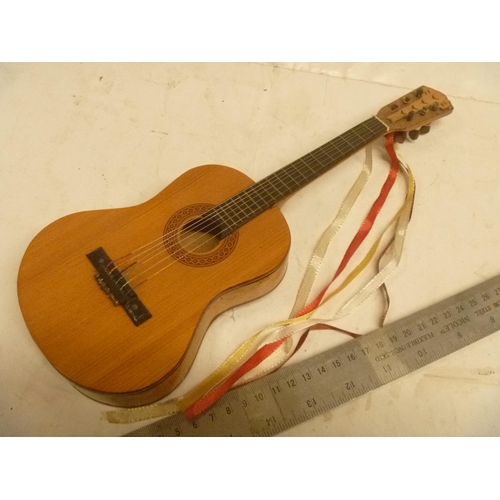 104 - EXQUISITE HAND-MADE MINIATURE WOODEN MUSICAL INSTRUMENT GUITAR OF SUPERB QUALITY, MADE IN THE 1960's