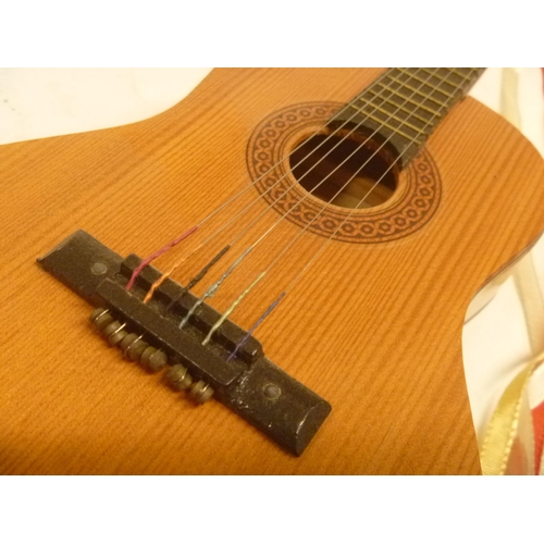 104 - EXQUISITE HAND-MADE MINIATURE WOODEN MUSICAL INSTRUMENT GUITAR OF SUPERB QUALITY, MADE IN THE 1960's