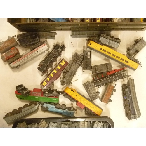 111 - QTY OF LONE STAR DIECAST LOCOMOTIVES AND RAILWAY ITEMS - APPROX TREBLE O GAUGE