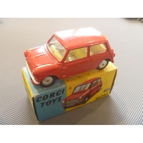 120 - VINTAGE ORIGINAL CORGI TOYS MINI AUSTIN 7 (DIECAST AND BOX ARE VERY GOOD)