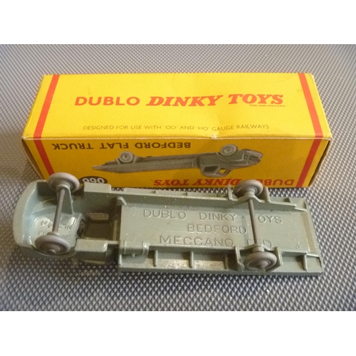 126 - VINTAGE DUBLO DINKY TOYS BEDFORD FLAT TRUCK (DIECAST VERY GOOD, BOX GOOD)