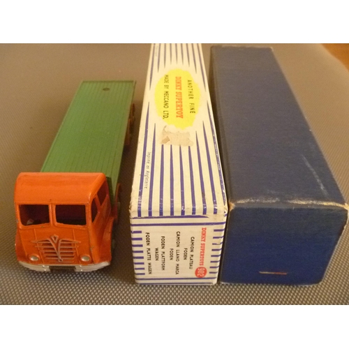 133 - VINTAGE DINKY TOYS FODEN 8 WHEELFLAT TRUCK (DIECAST VERY GOOD, BOX VERY GOOD)