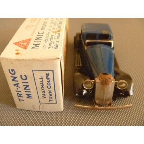 135 - VINTAGE TRIANG MINIC TINPLATE CLOCKWORK VAUXHALL RUST SPOTS AND WORKING MOTOR, BOX IS GOOD
