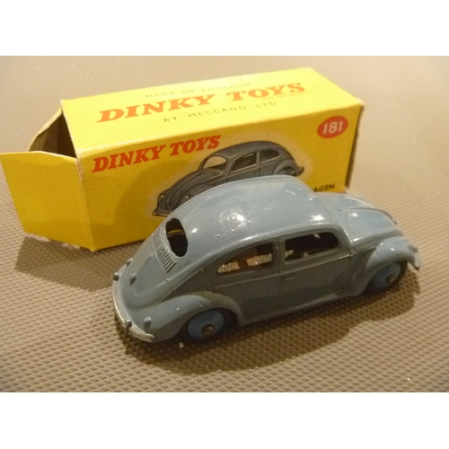 151 - ORIGINAL ENGLISH DINKY TOYS VOLKSWAGEN BEETLE (1 END FLAP MISSING FROM BOX)