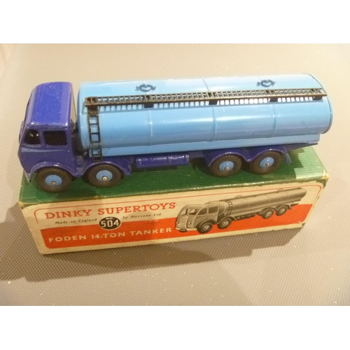 153 - ORIGINAL ENGLISH DINKY TOYS FODEN PETROL TANKER (DIECAST VERY GOOD AND BOX GOOD)