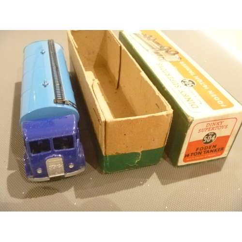 153 - ORIGINAL ENGLISH DINKY TOYS FODEN PETROL TANKER (DIECAST VERY GOOD AND BOX GOOD)