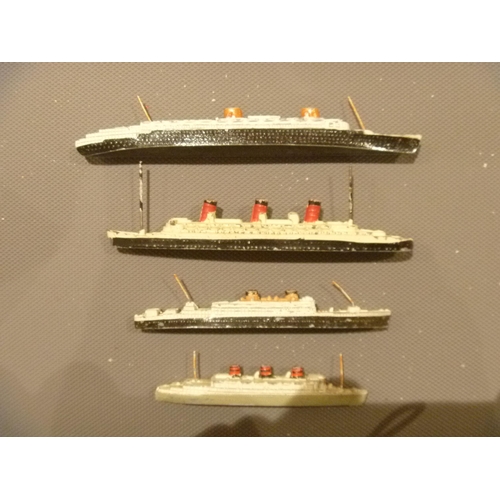 155 - ORIGINAL ENGLISH DINKY TOYS SHIPS x3 + ANOTHER HOLLOWCAST LEAD QUEEN MARY