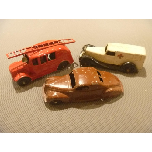 160 - ORIGINAL ENGLISH DINKY TOYS STUDEBAKER AMBULANCE AND FIRE ENGINE