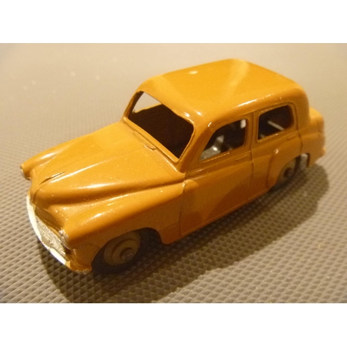 161 - ORIGINAL ENGLISH DINKY TOYS HILLMAN MINX VERY GOOD CONDITION