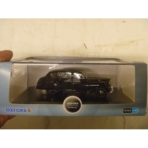 148 - SUPERB OXFORD DIECAST 1:43 SCALE CONTAINED IN RIGID PLASTIC DISPLAY CASE - MODEL OF A BLACK AUSTIN P... 