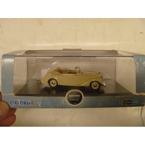 149 - SUPERB OXFORD DIECAST 1:43 SCALE CONTAINED IN RIGID PLASTIC DISPLAY CASE - MODEL OF AN ARMSTRONG SID... 