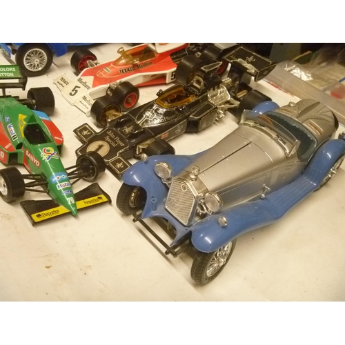 199 - GROUP OF LARGE SCALE DIECASTS BY CORGI AND BURAGO INCLUDING FORMULA 1 BUGATTI ETC