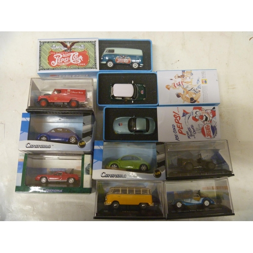 55 - SELECTION OF CARARAMA HARD PLASTIC CASED SMALL SCALE MODELS AND 3 HOUSED IN TIN PRESENTATION BOXES (... 