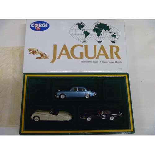 41 - CORGI JAGUAR 3 CAR GIFT SET