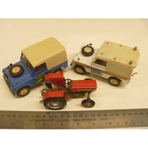 BRITAINS LAND ROVERS AND TRACTOR