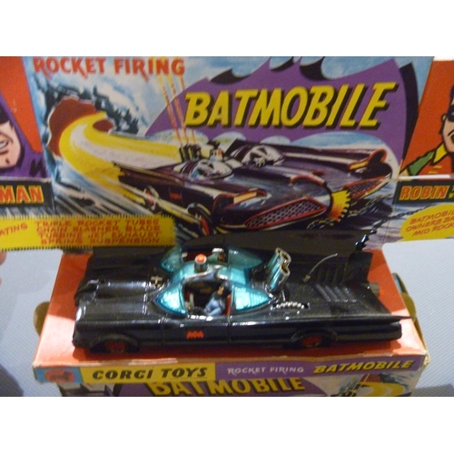 11 - CORGI TOYS ORIGINAL BATMOBILE 267 MADE IN ENGLAND