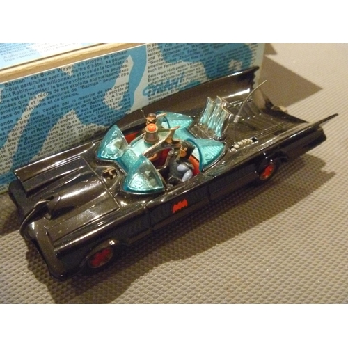 11 - CORGI TOYS ORIGINAL BATMOBILE 267 MADE IN ENGLAND