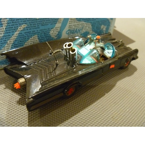 11 - CORGI TOYS ORIGINAL BATMOBILE 267 MADE IN ENGLAND