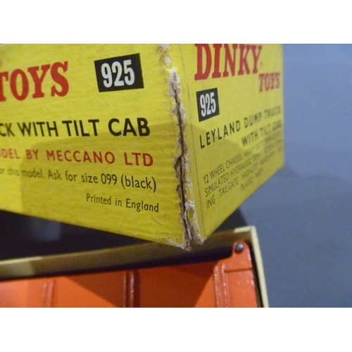 32 - VINTAGE DINKY TOYS WITH ORIGINAL BOX LEYLAND DUMP TRUCK WITH TILT CAB