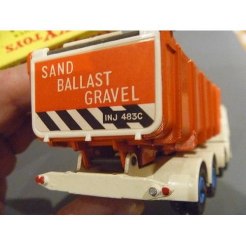 32 - VINTAGE DINKY TOYS WITH ORIGINAL BOX LEYLAND DUMP TRUCK WITH TILT CAB
