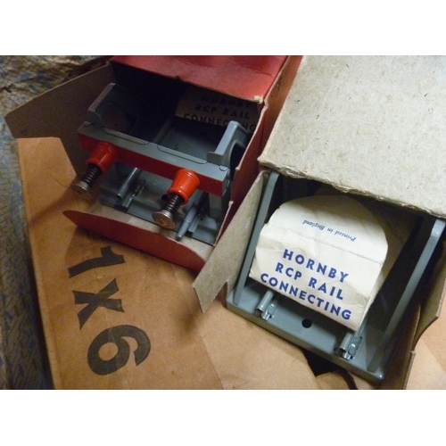 56 - VINTAGE RAILWAYS HORNBY SERIES O GAUGE TINPLATE TRACK SECTIONS , BUFFERS ETC SOME BOXED