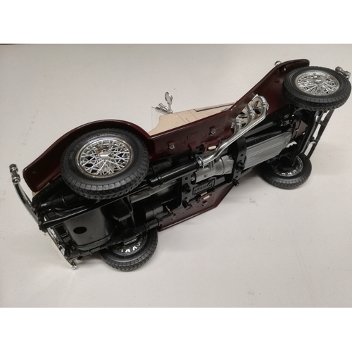 32 - BURAGO 1/18TH MERCEDES MODEL