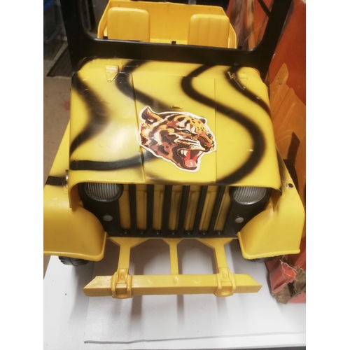 42 - MOLTO SPAIN - KENYA SAFARI JEEP - LARGE SCALE PLASTIC VEHICLE - BOXED - LACKS STEERING WHEEL