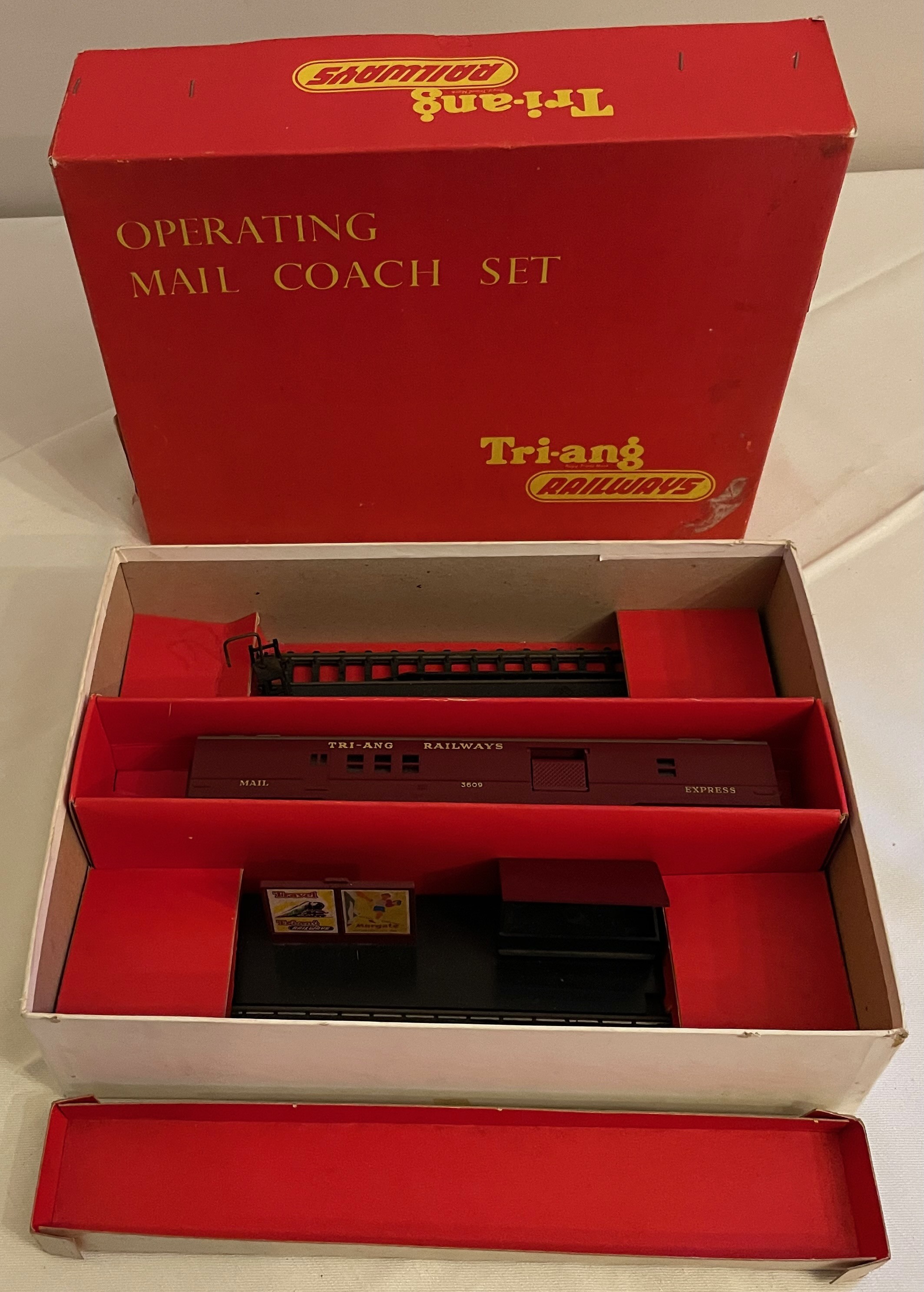 Boxed Triang Railways Operating T.C. Mail Coach Set (R.319) This is a ...