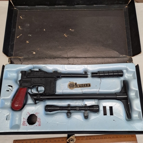61 - VINTAGE TOY AND CAP GUNS - LONE STAR THE MAN FROM UNCLE ATTACHE CASE SET