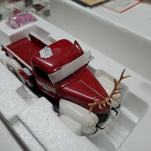 52 - THE FRANKLIN MINT MINT 1999 CHRISTMAS TRUCK