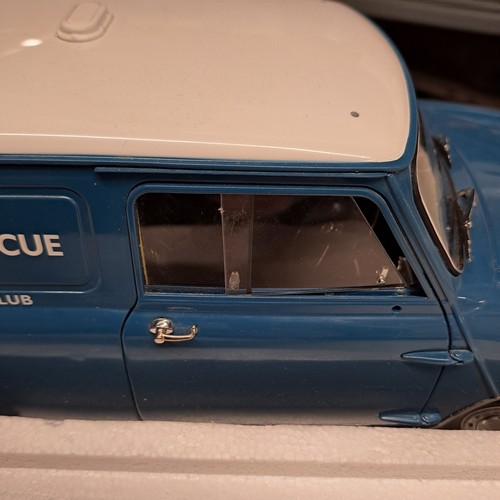 16 - SUNSTAR 1960 AUSTIN MINI VAN RAC 1/12th