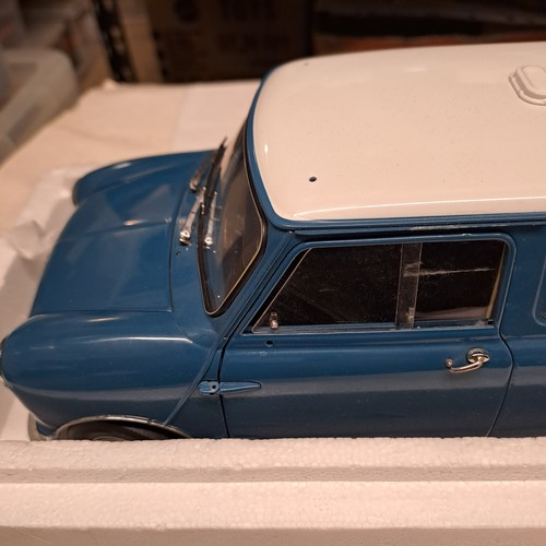 16 - SUNSTAR 1960 AUSTIN MINI VAN RAC 1/12th