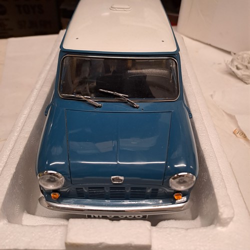 16 - SUNSTAR 1960 AUSTIN MINI VAN RAC 1/12th