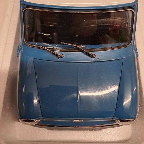 16 - SUNSTAR 1960 AUSTIN MINI VAN RAC 1/12th