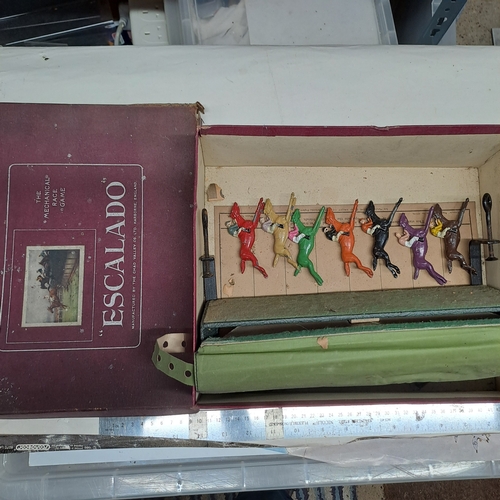 60 - VINTAGE CHAD VALLEY ESCALADO HORSE RACING GAME