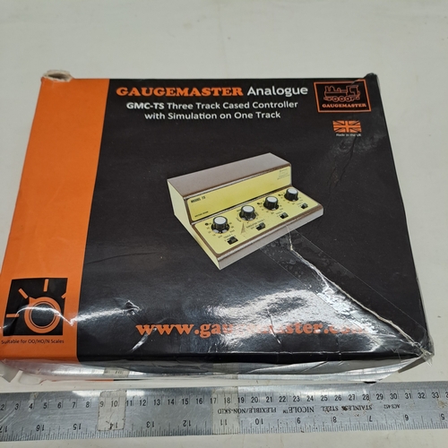 9 - MODEL RAILWAYS GAUGEMASTER THREE TRACK CASED CONTROLLER